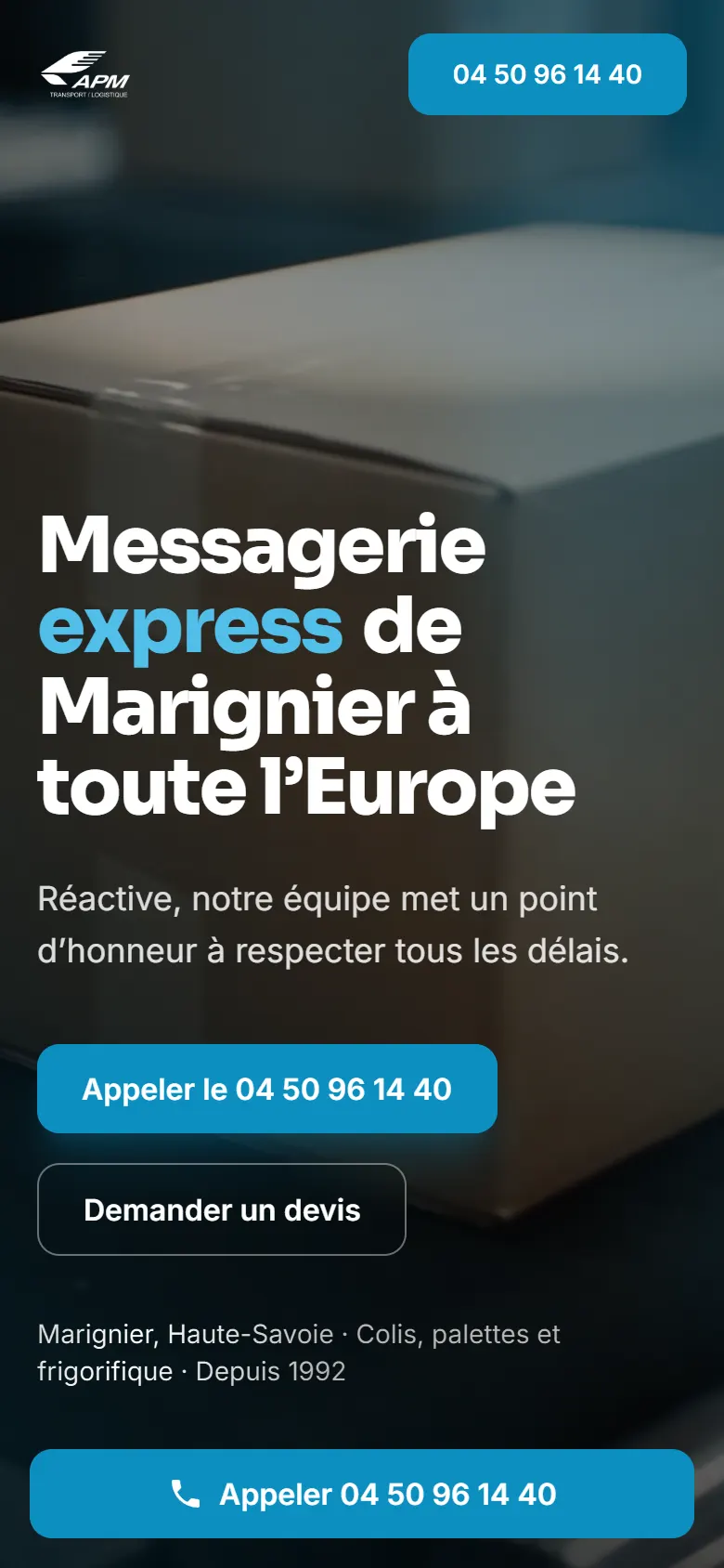 Le site de APM Transports affiché sur un téléphone