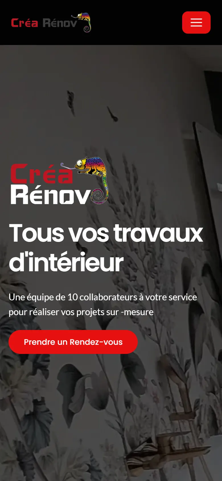 Le site de Créa Rénov affiché sur un téléphone