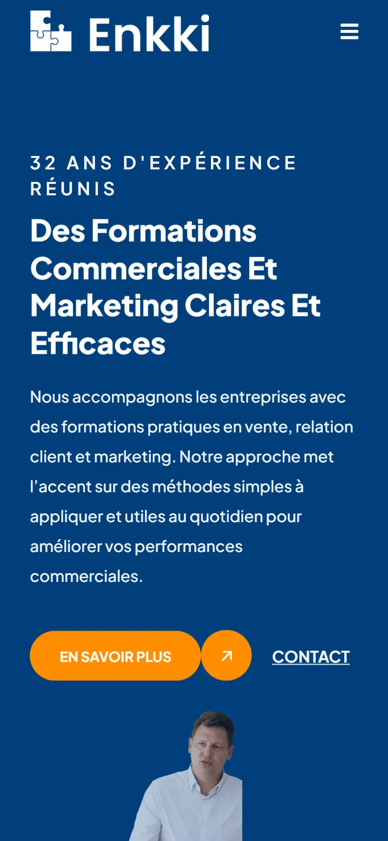Le site de ENKKI affiché sur un téléphone
