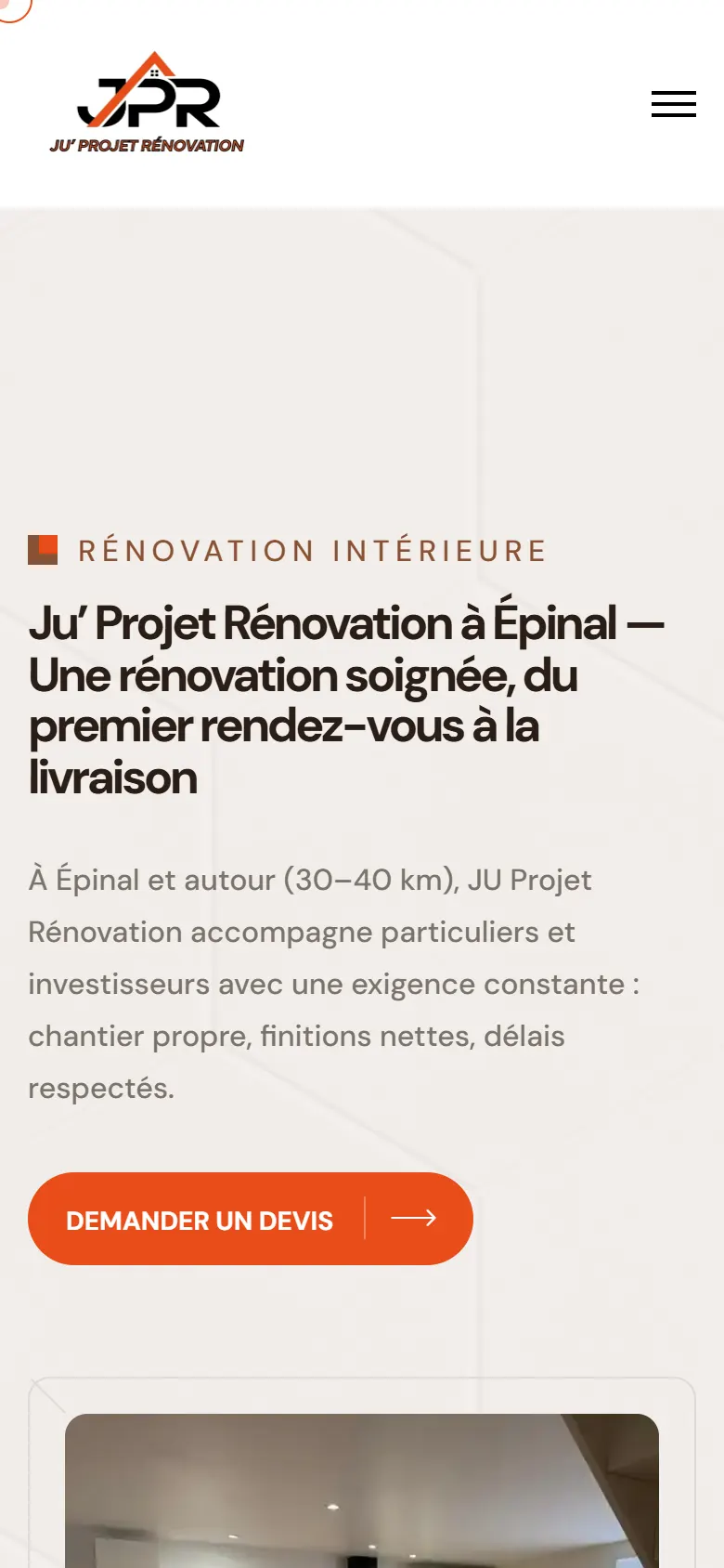 Le site de Ju’ Projet Rénovation affiché sur un téléphone