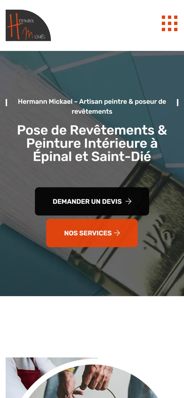 Le site de Mickaël Hermann affiché sur un téléphone